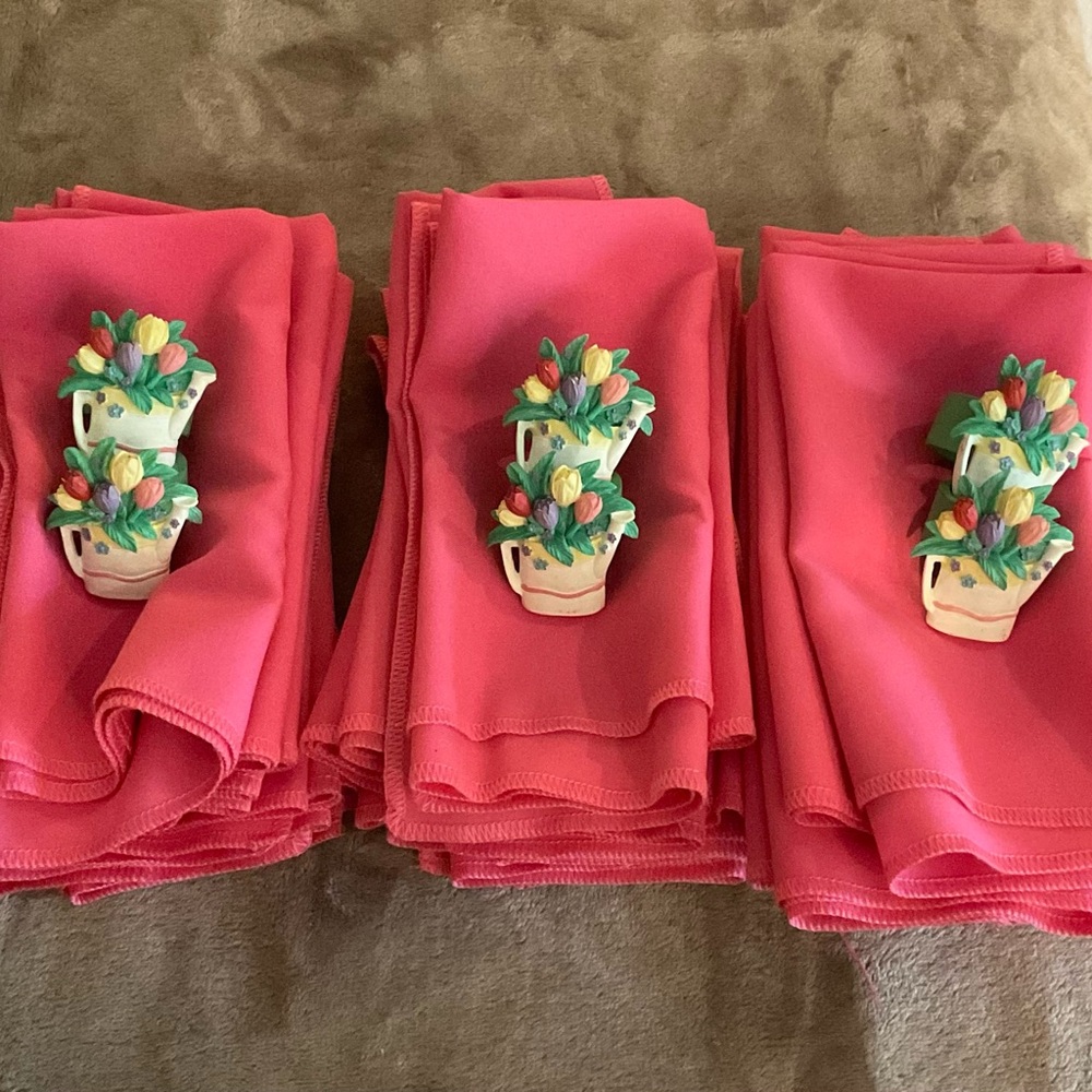 Cloth dinner napkins (29 total) with six decorative rings.